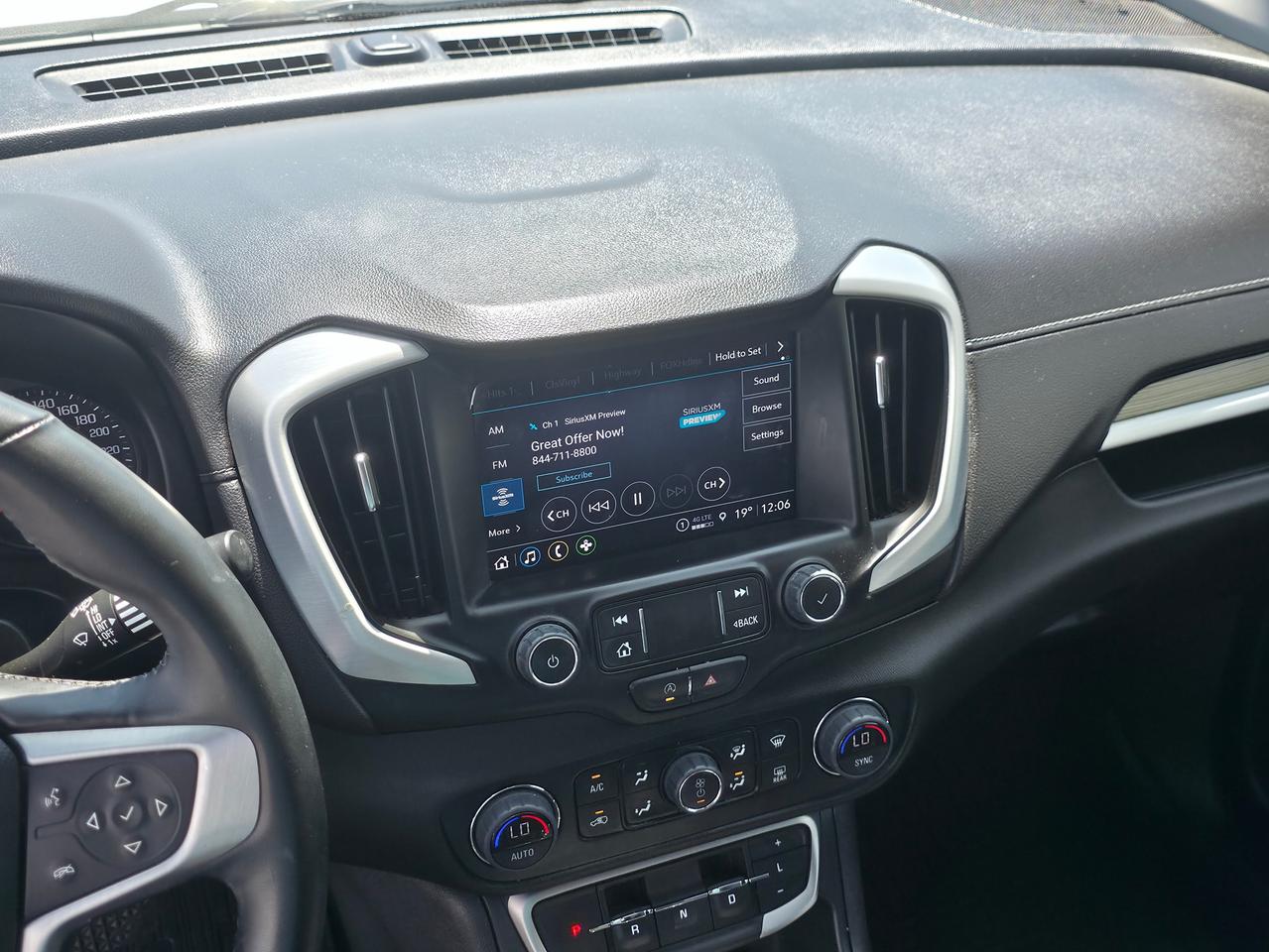 2024 GMC Terrain SLT *GREAT COMPACT CROSSOVER SUV* Photo