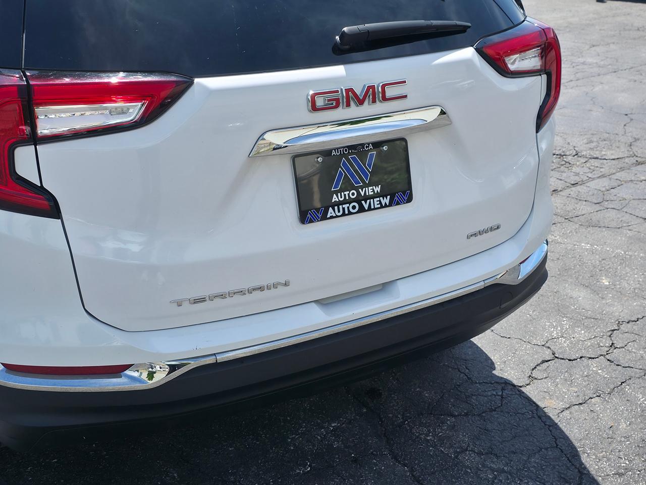 2024 GMC Terrain SLT *GREAT COMPACT CROSSOVER SUV* Photo