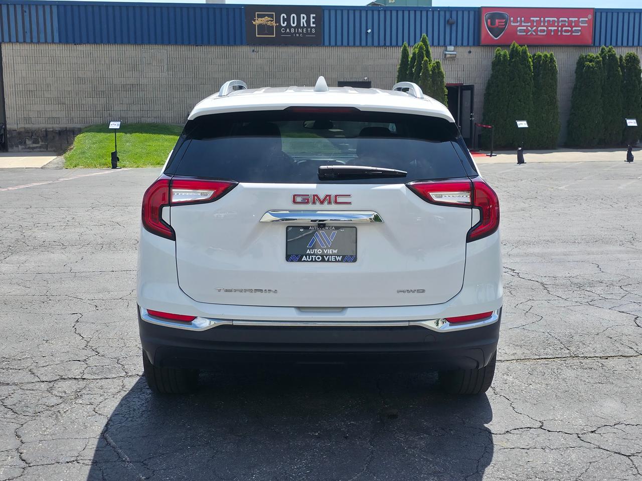 2024 GMC Terrain SLT *GREAT COMPACT CROSSOVER SUV* Photo