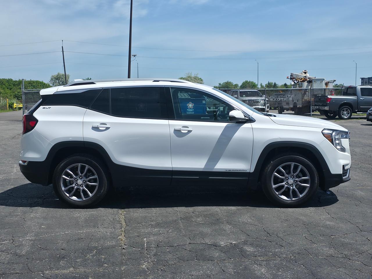 2024 GMC Terrain SLT *GREAT COMPACT CROSSOVER SUV* Photo3
