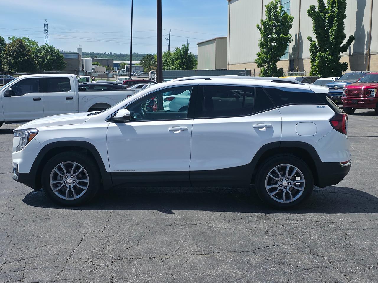 2024 GMC Terrain SLT *GREAT COMPACT CROSSOVER SUV* Photo