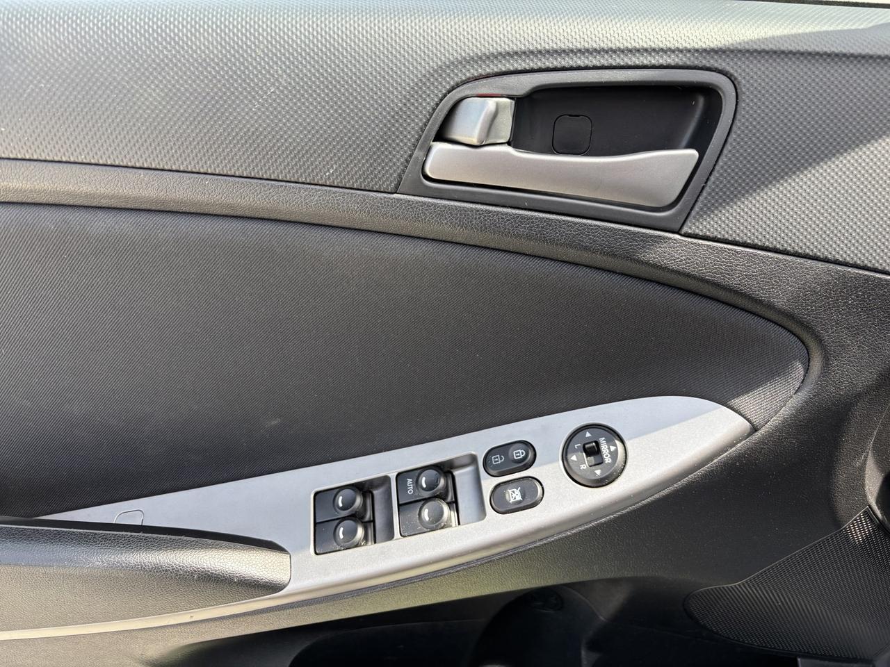 2015 Hyundai Accent GS ~No Accidents~32 Service records~ Photo