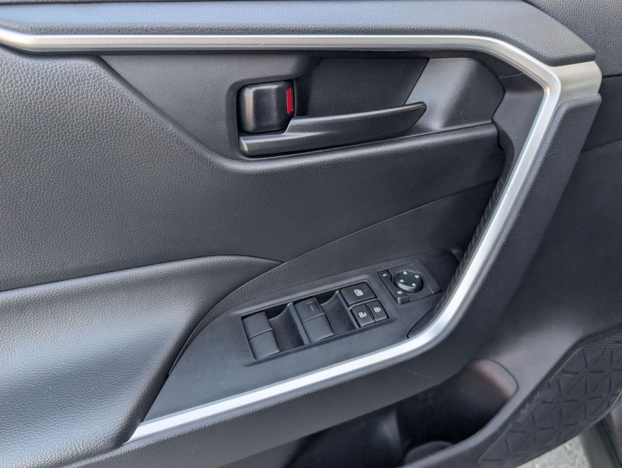 2023 Toyota RAV4 LE AWD Photo