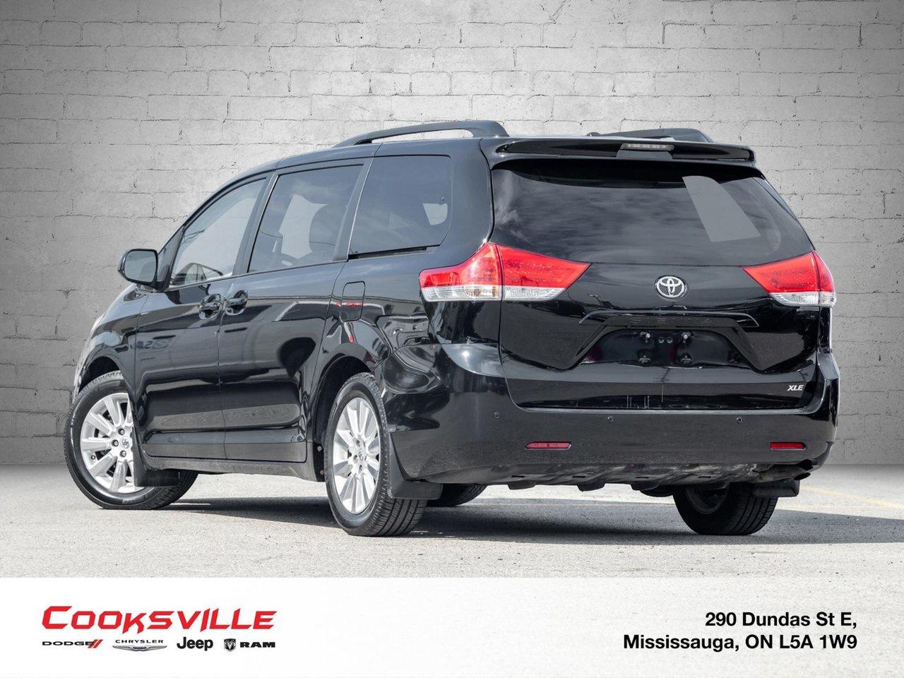 2013 Toyota Sienna XLE AWD 7-pass V6 6A Photo