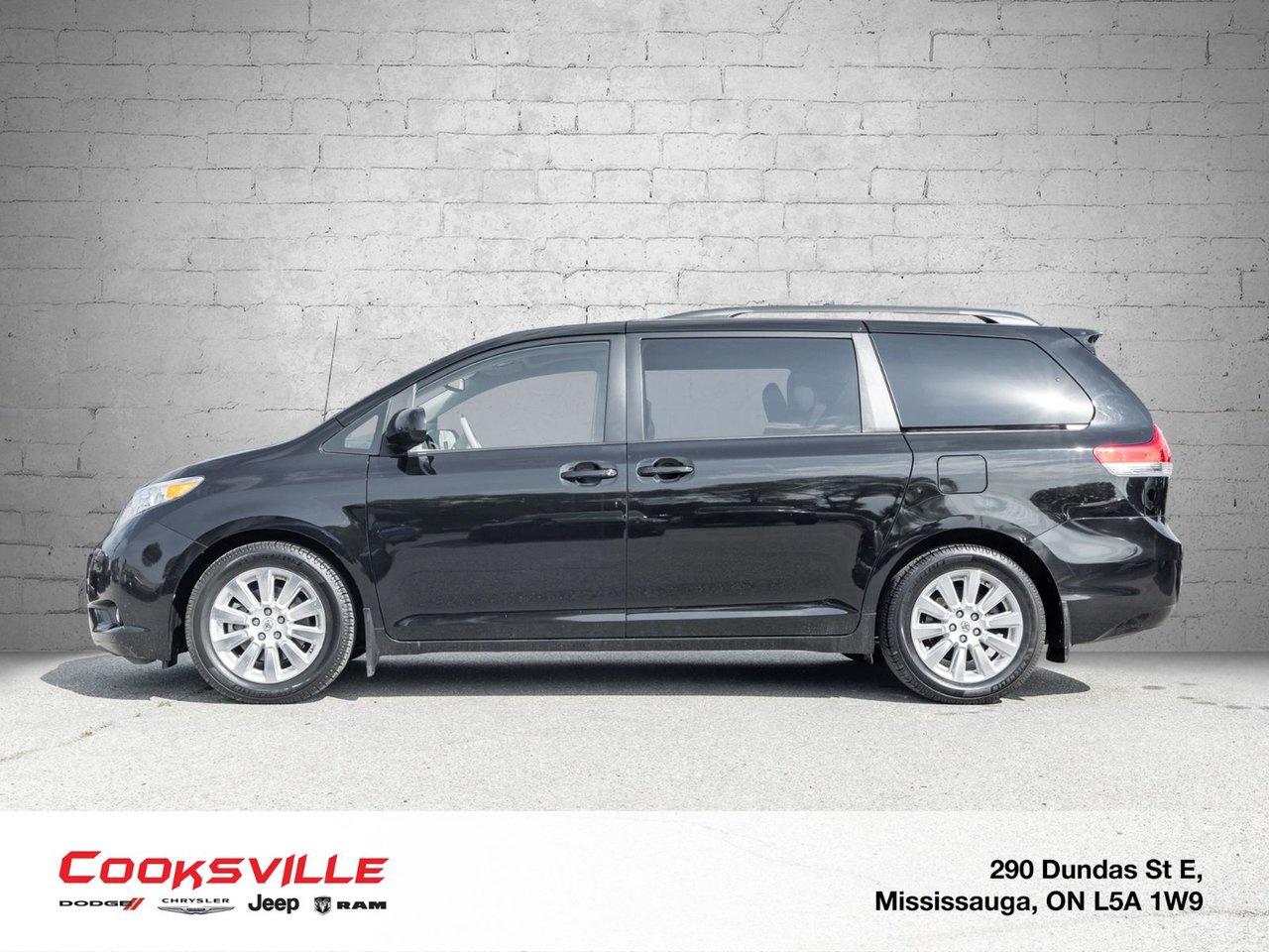 2013 Toyota Sienna XLE AWD 7-pass V6 6A Photo