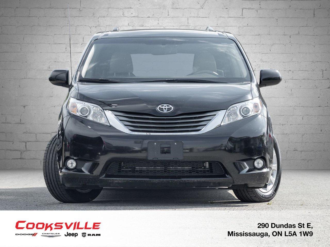 2013 Toyota Sienna XLE AWD 7-pass V6 6A Photo