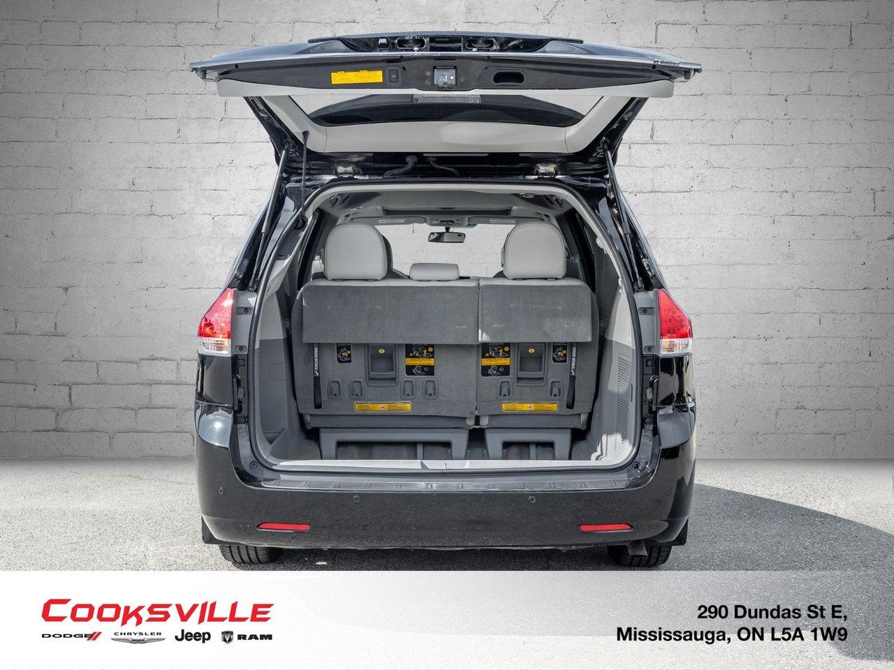 2013 Toyota Sienna XLE AWD 7-pass V6 6A Photo