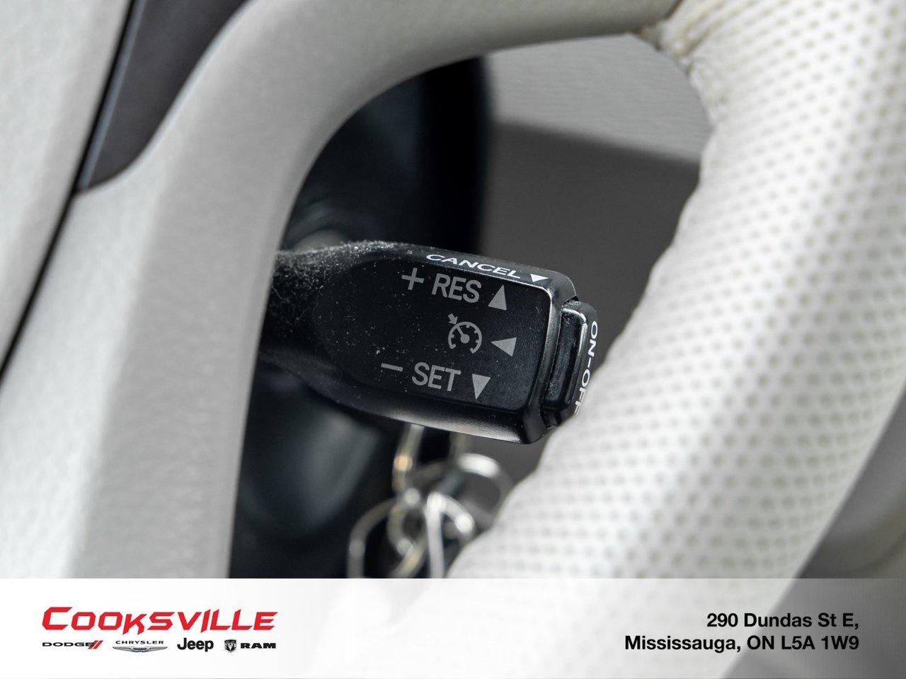 2013 Toyota Sienna XLE AWD 7-pass V6 6A Photo
