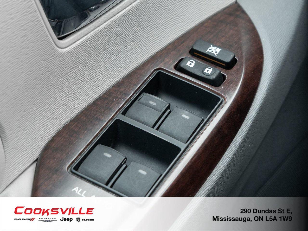 2013 Toyota Sienna XLE AWD 7-pass V6 6A Photo