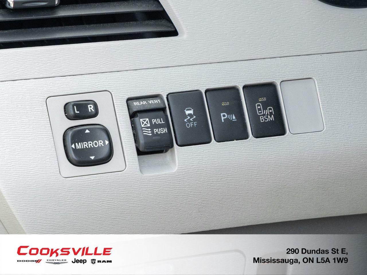 2013 Toyota Sienna XLE AWD 7-pass V6 6A Photo