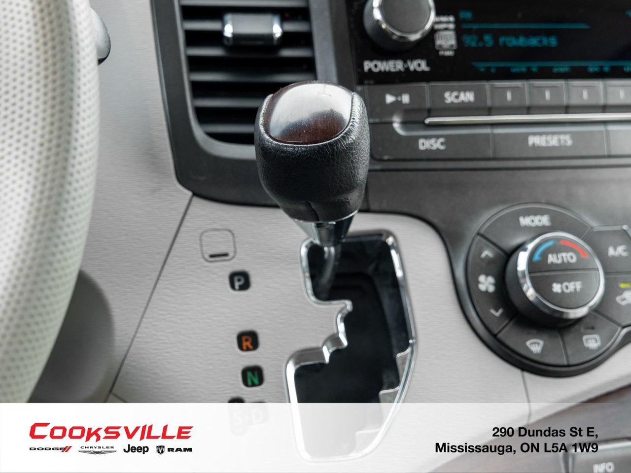 2013 Toyota Sienna XLE AWD 7-pass V6 6A Photo