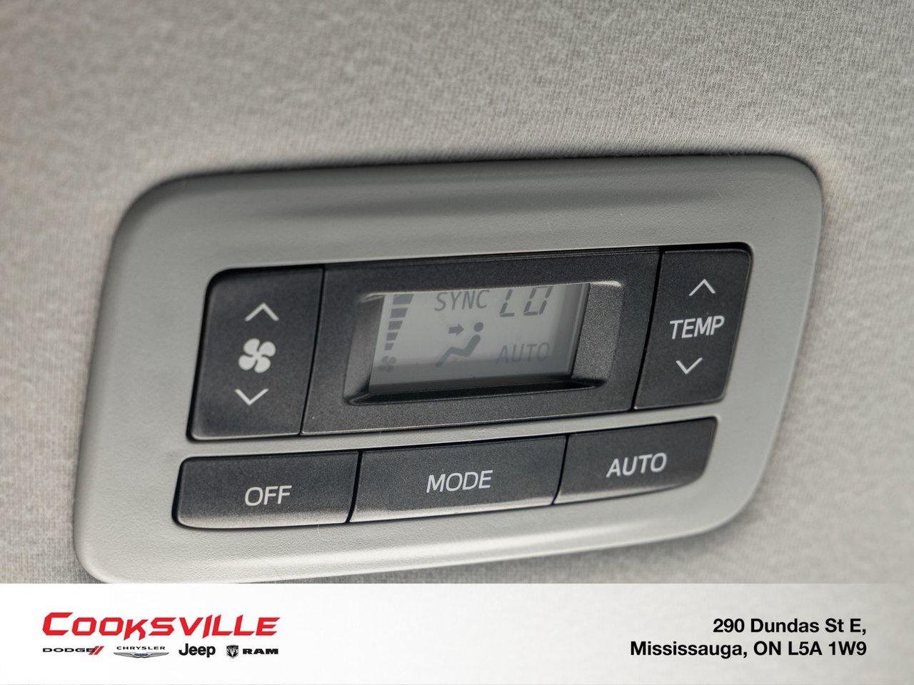 2013 Toyota Sienna XLE AWD 7-pass V6 6A Photo