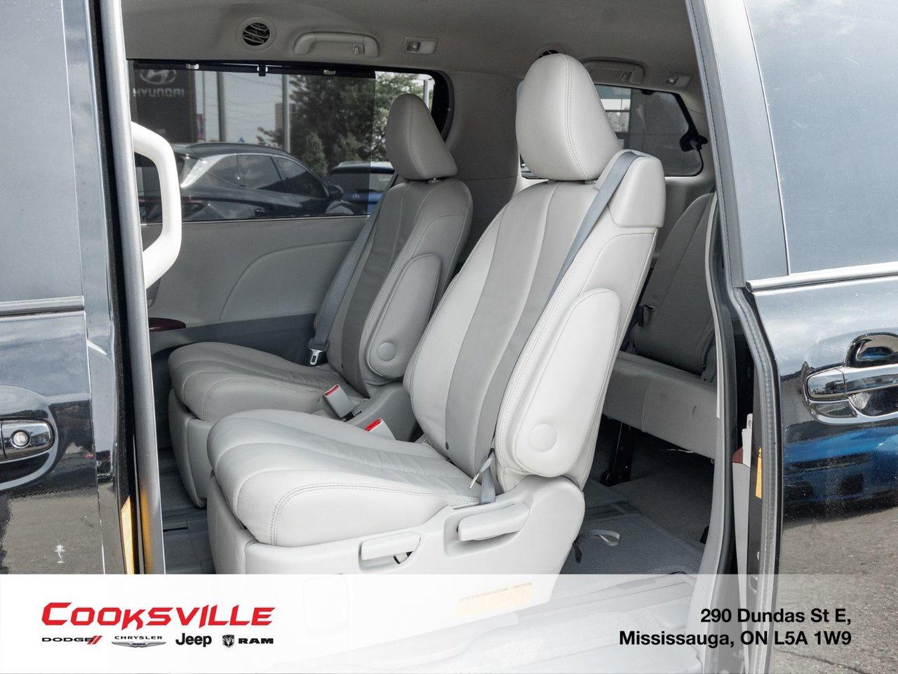 2013 Toyota Sienna XLE AWD 7-pass V6 6A Photo