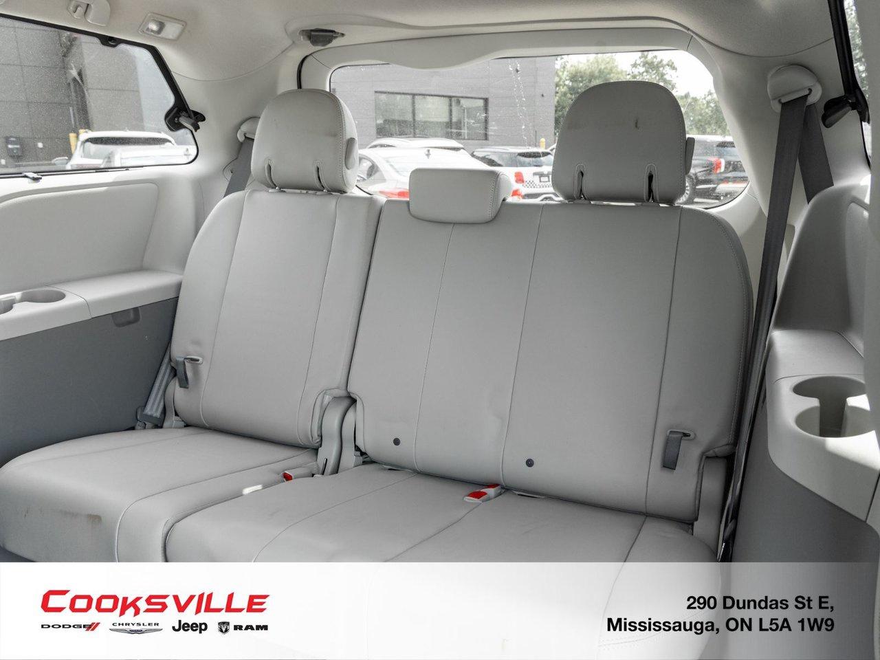 2013 Toyota Sienna XLE AWD 7-pass V6 6A Photo
