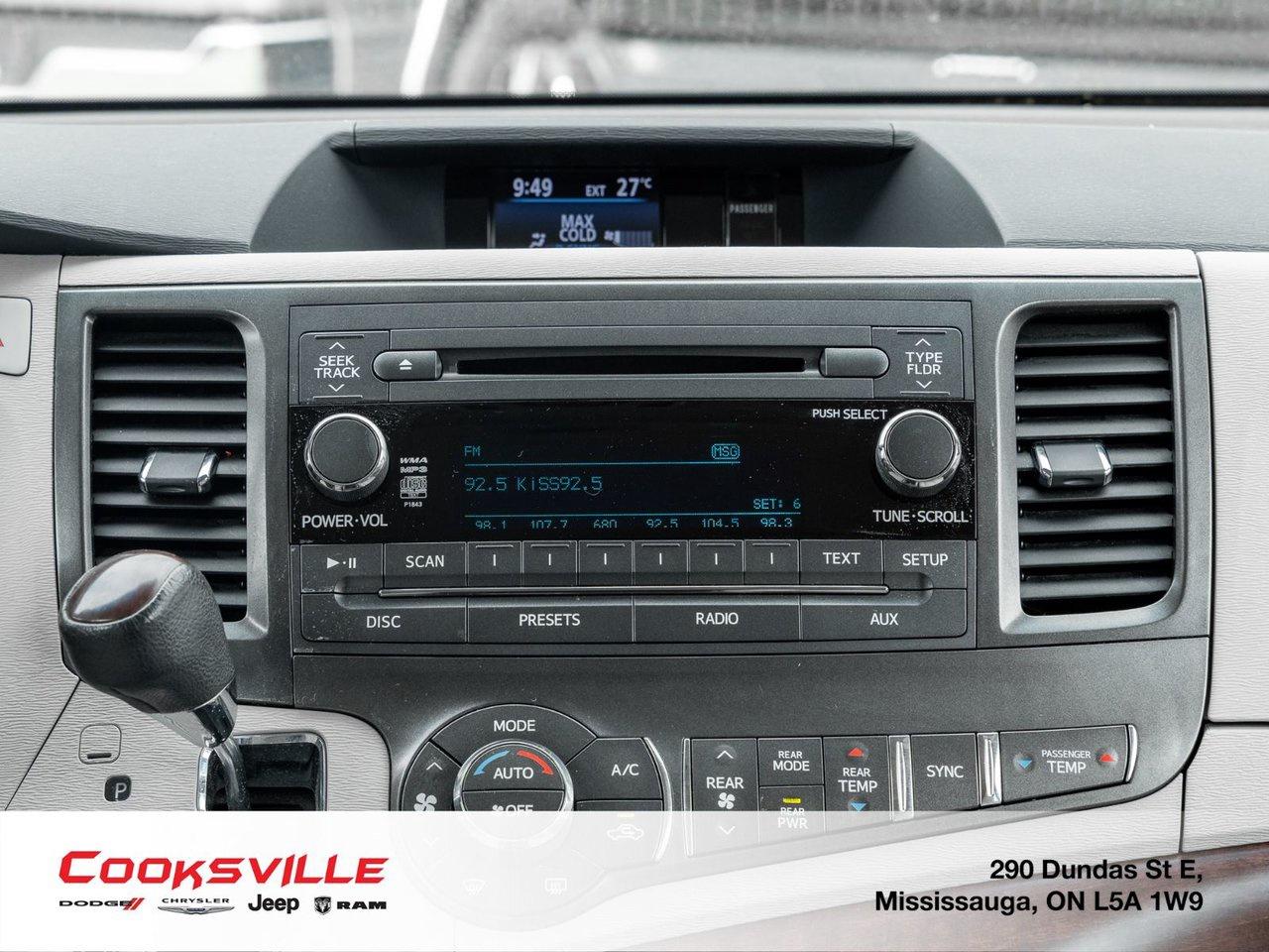 2013 Toyota Sienna XLE AWD 7-pass V6 6A Photo