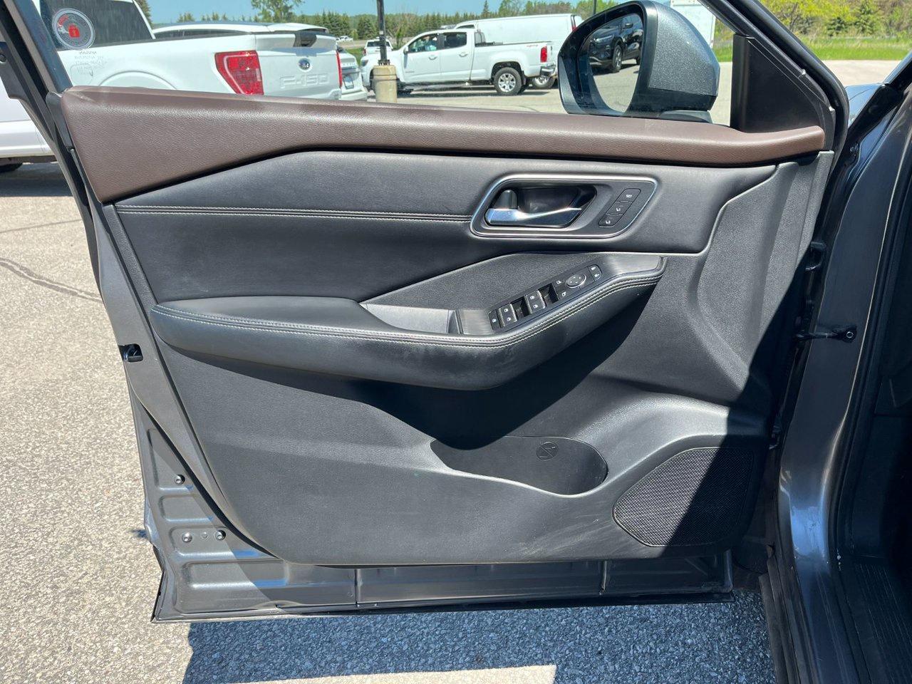 2023 Nissan Rogue AWD Platinum Photo