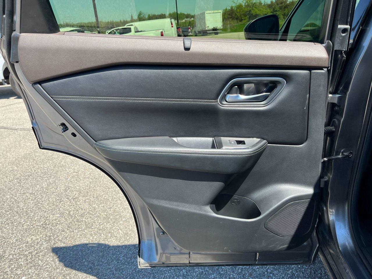 2023 Nissan Rogue AWD Platinum Photo