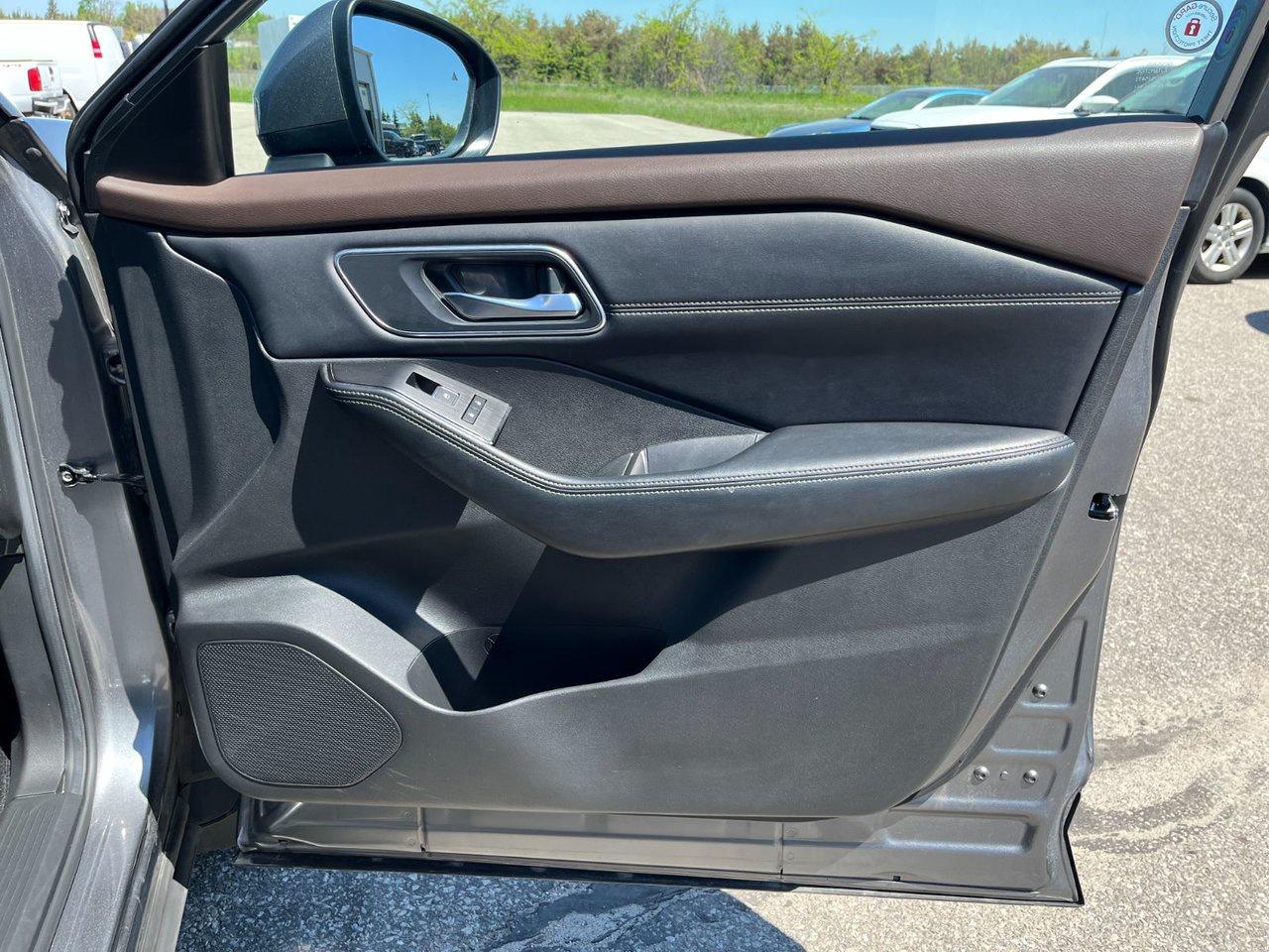 2023 Nissan Rogue AWD Platinum Photo