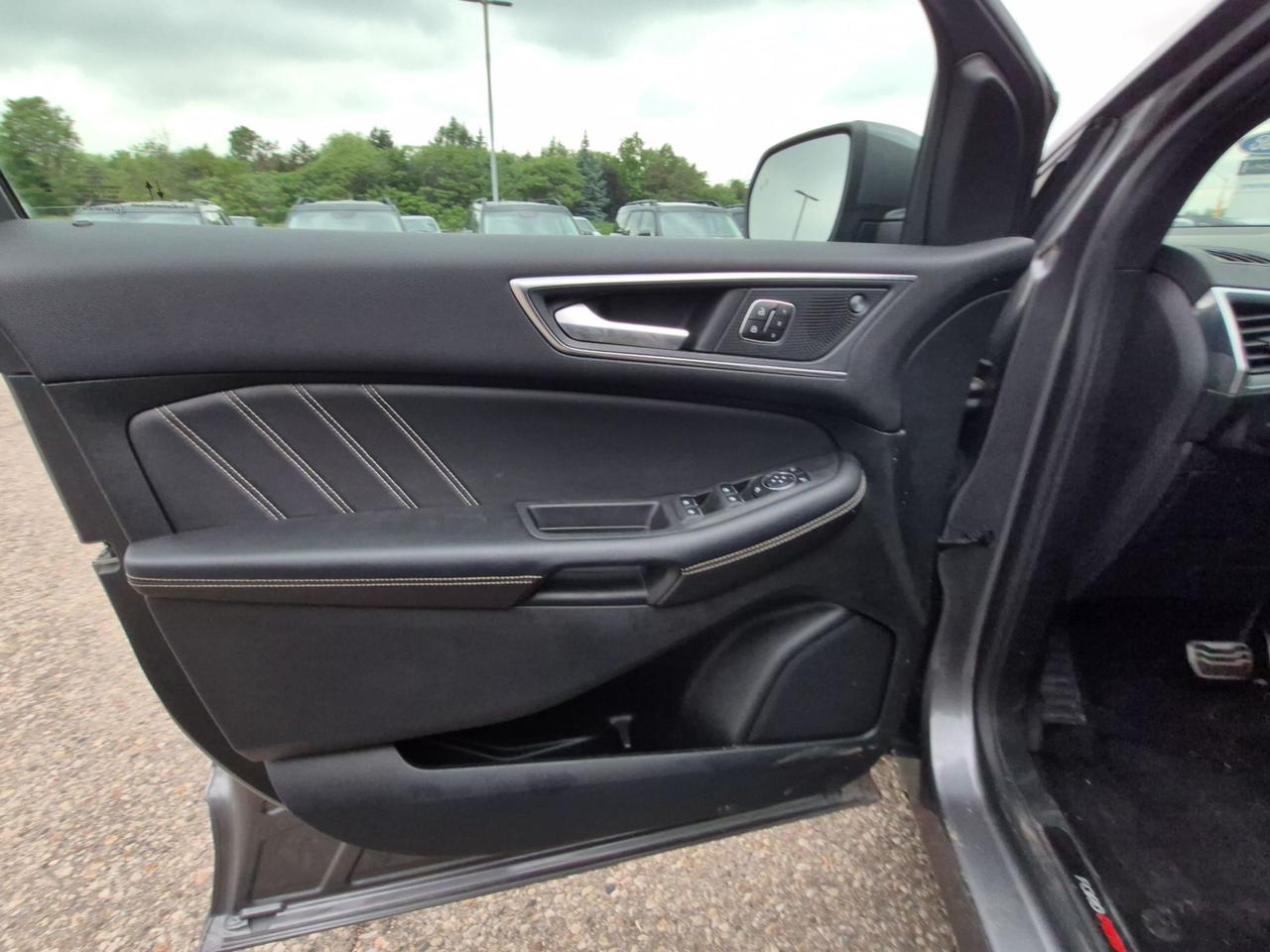2023 Ford Edge ST! 2.7L V6! 20" RIMS! CLASS II HITCH, LEATHER! Photo