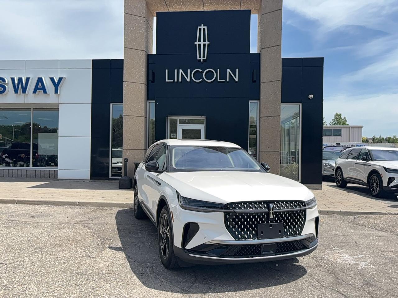 2026 Lincoln Nautilus AWD, LEATHER, PANO ROOF, 48" SCREEN, 19" RIMS!