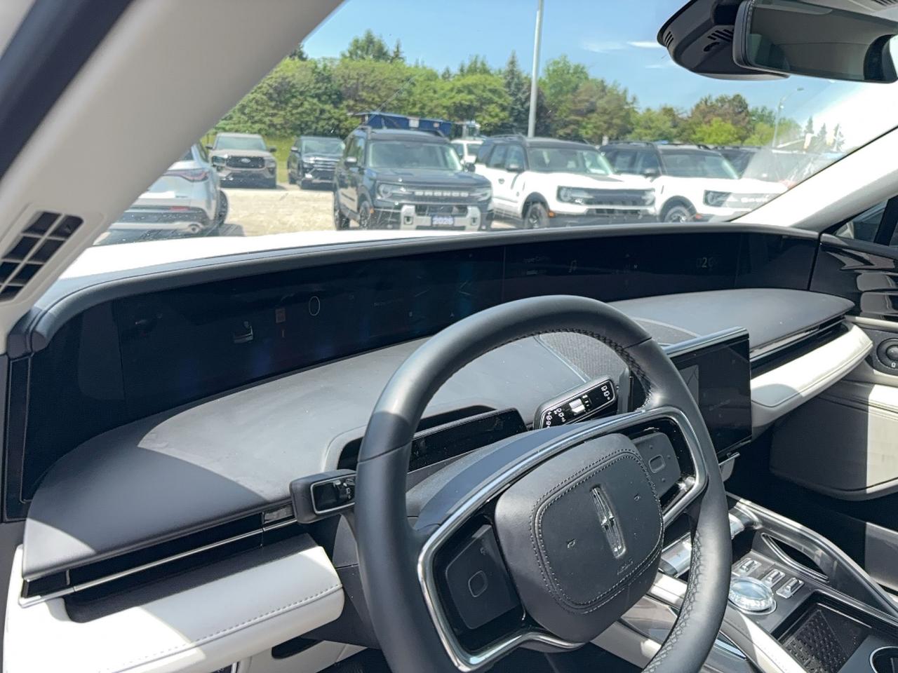 2026 Lincoln Nautilus AWD, LEATHER, PANO ROOF, 48" SCREEN, 19" RIMS! Photo