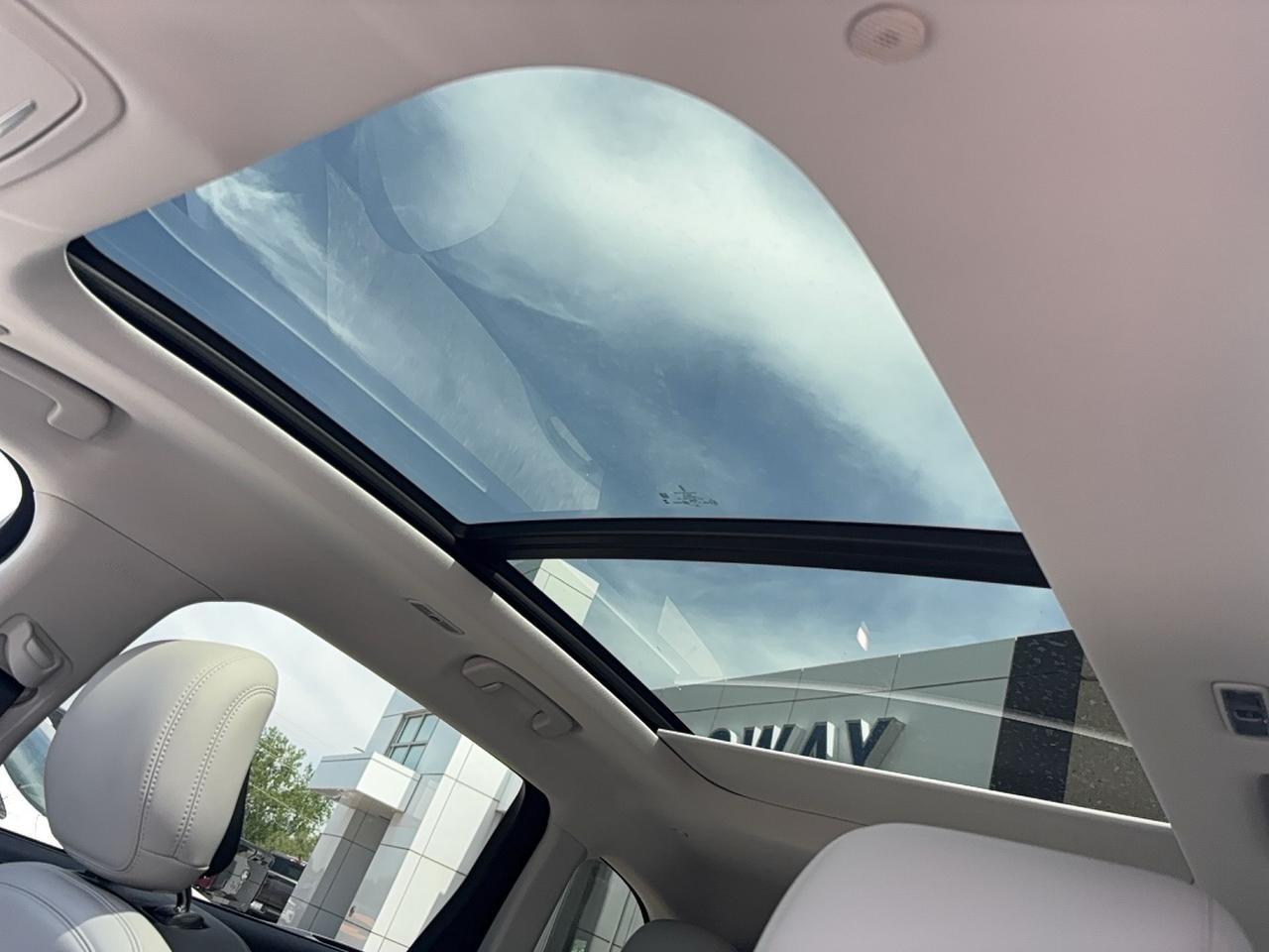 2026 Lincoln Nautilus AWD, LEATHER, PANO ROOF, 48" SCREEN, 19" RIMS! Photo