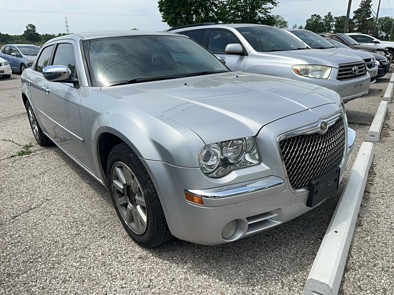 2010 Chrysler 300 LIMITED Photo3