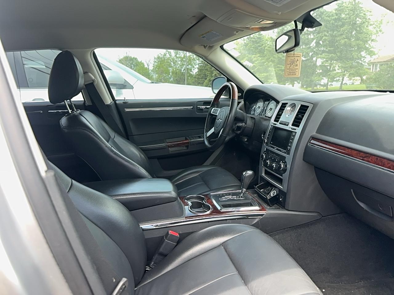 2010 Chrysler 300 LIMITED Photo4