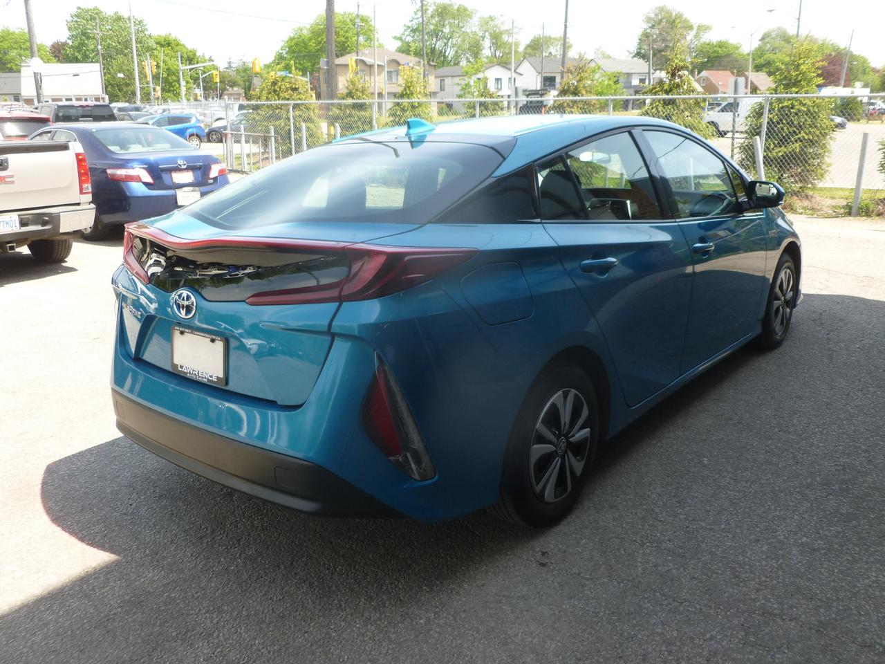 2018 Toyota Prius Prime Plug in Hybrid Photo4