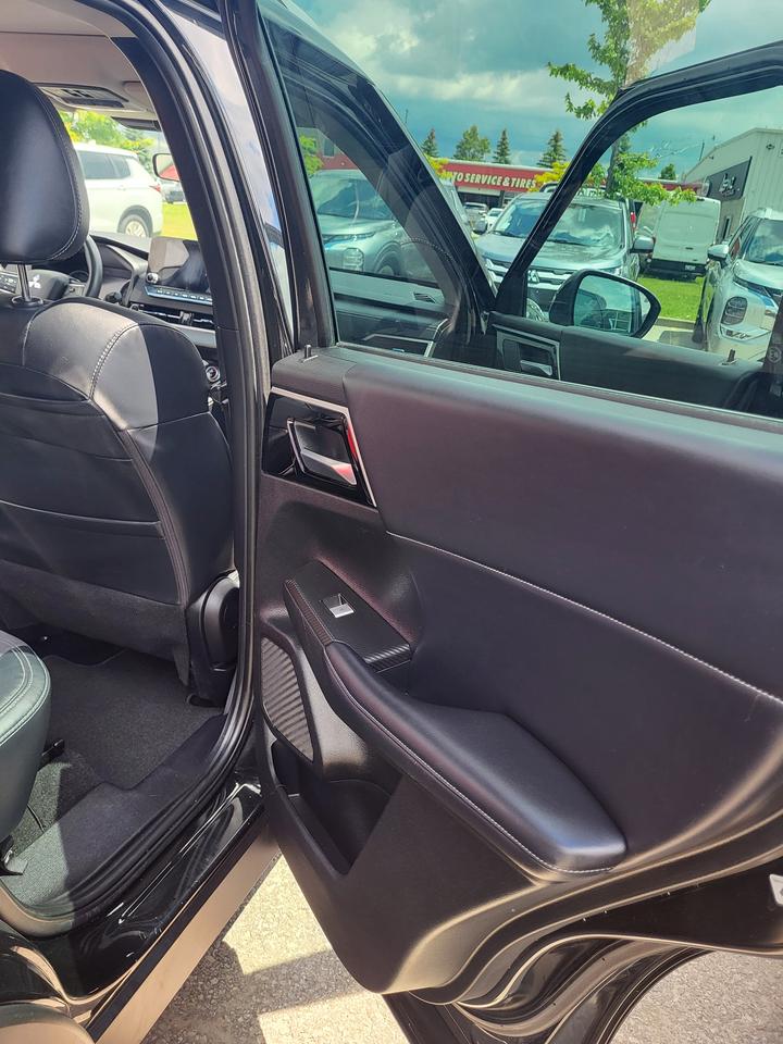 2023 Mitsubishi Outlander SE Photo