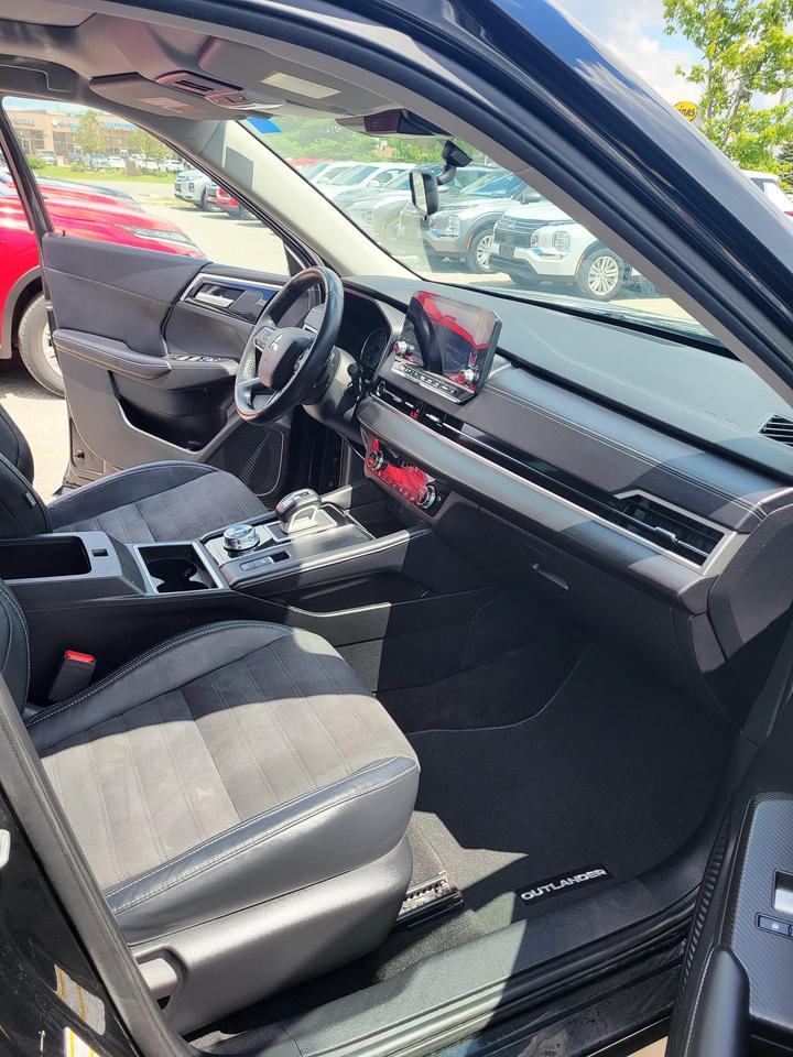 2023 Mitsubishi Outlander SE Photo