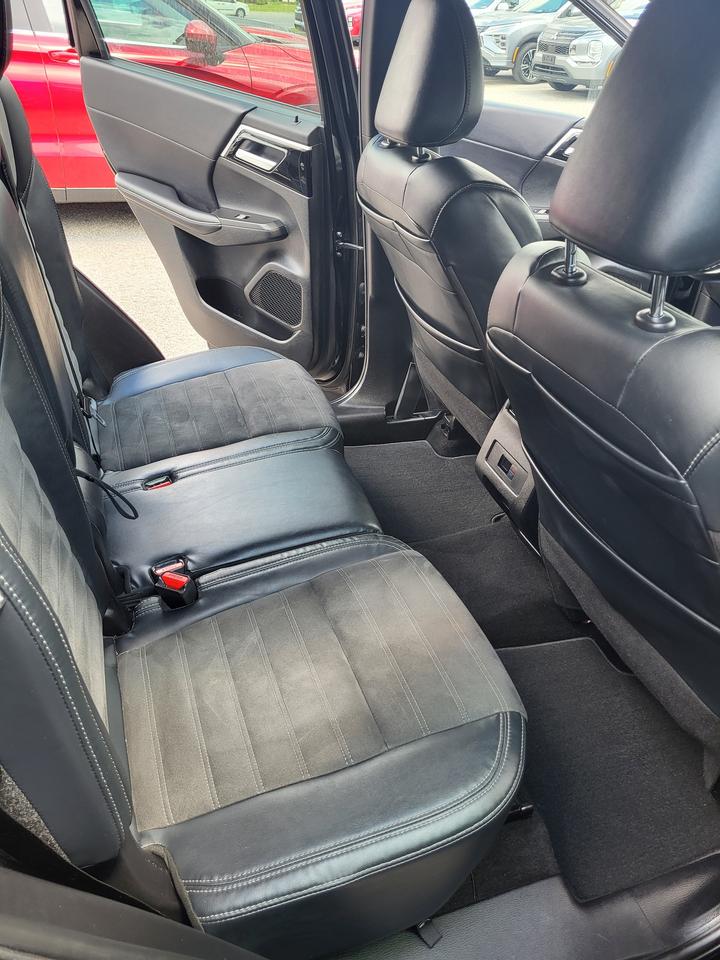 2023 Mitsubishi Outlander SE Photo