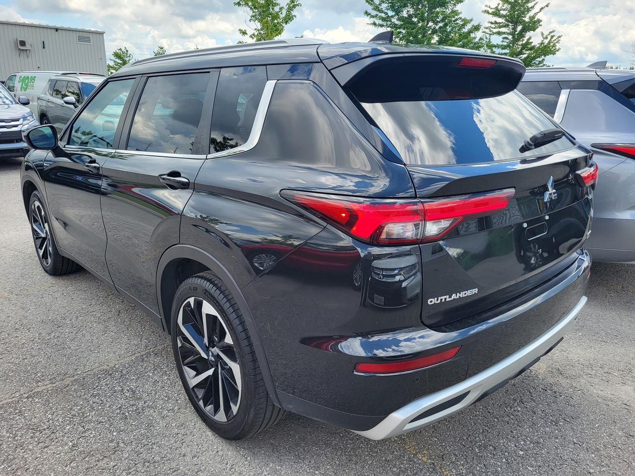 2023 Mitsubishi Outlander SE Photo