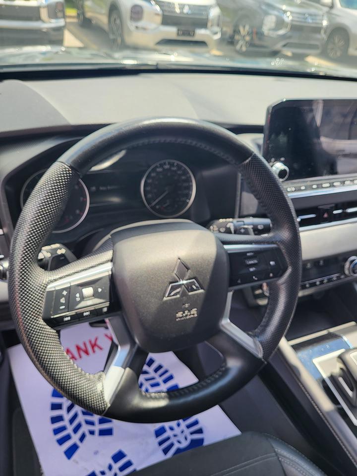 2023 Mitsubishi Outlander SE Photo