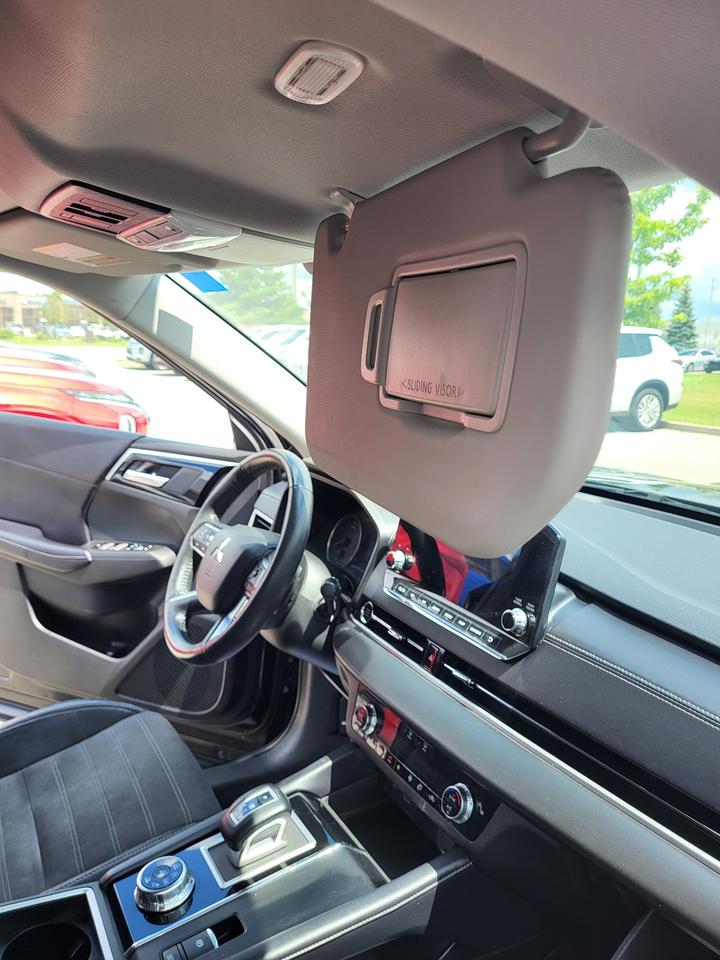 2023 Mitsubishi Outlander SE Photo