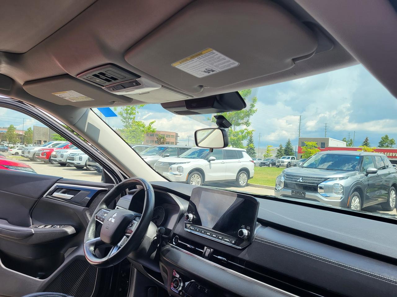 2023 Mitsubishi Outlander SE Photo
