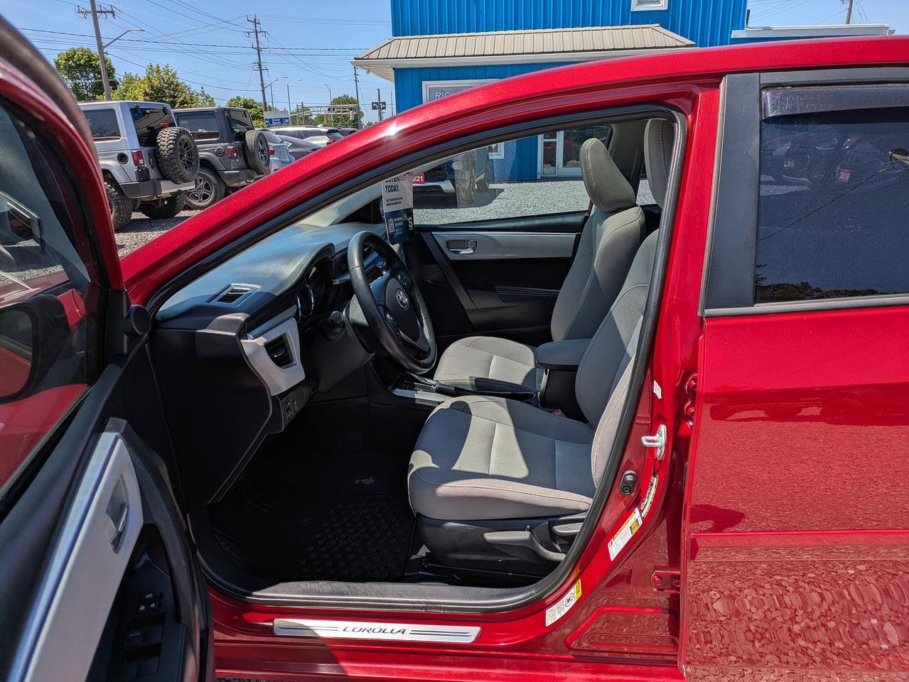 2015 Toyota Corolla LE Photo