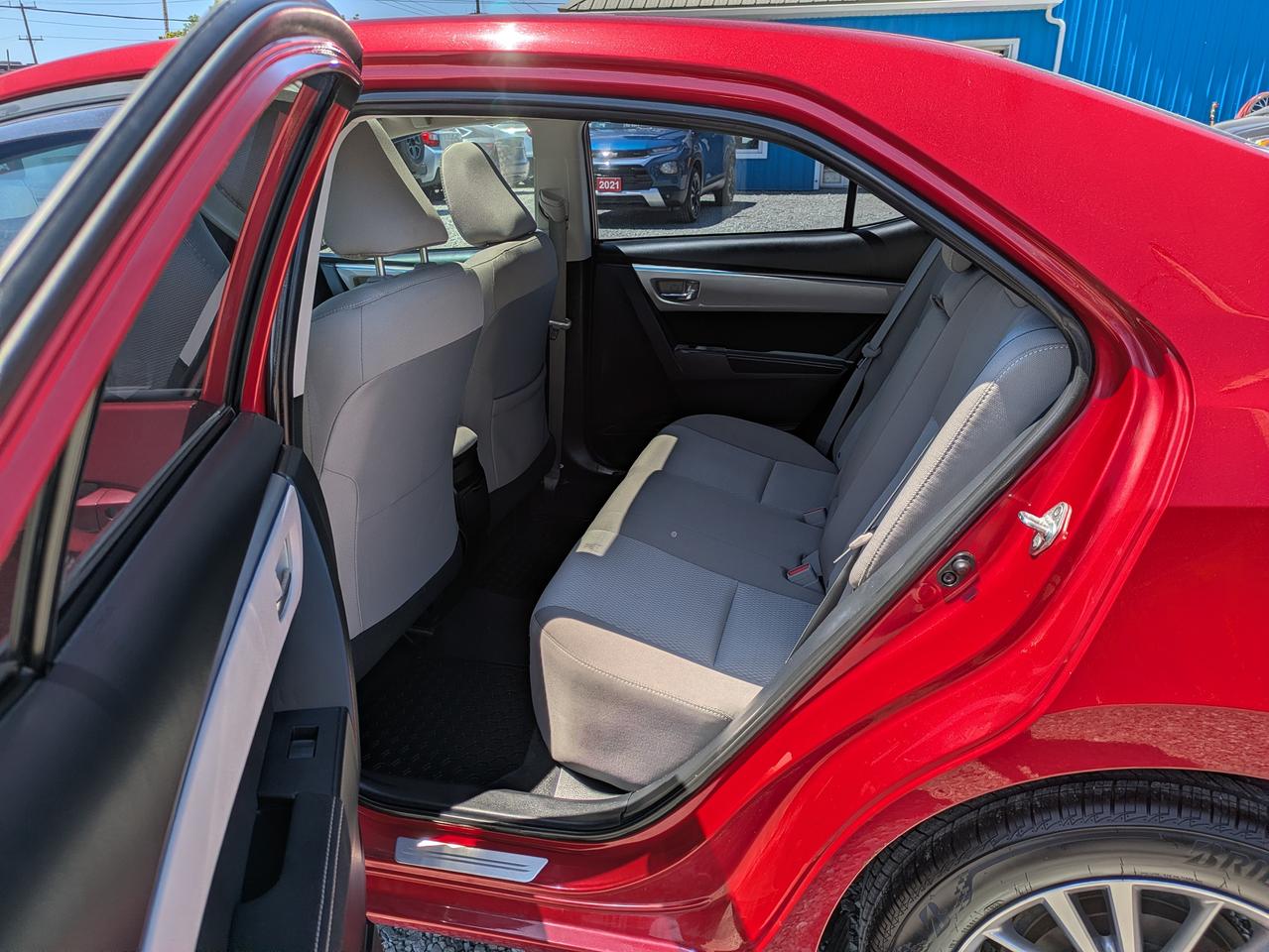 2015 Toyota Corolla LE Photo
