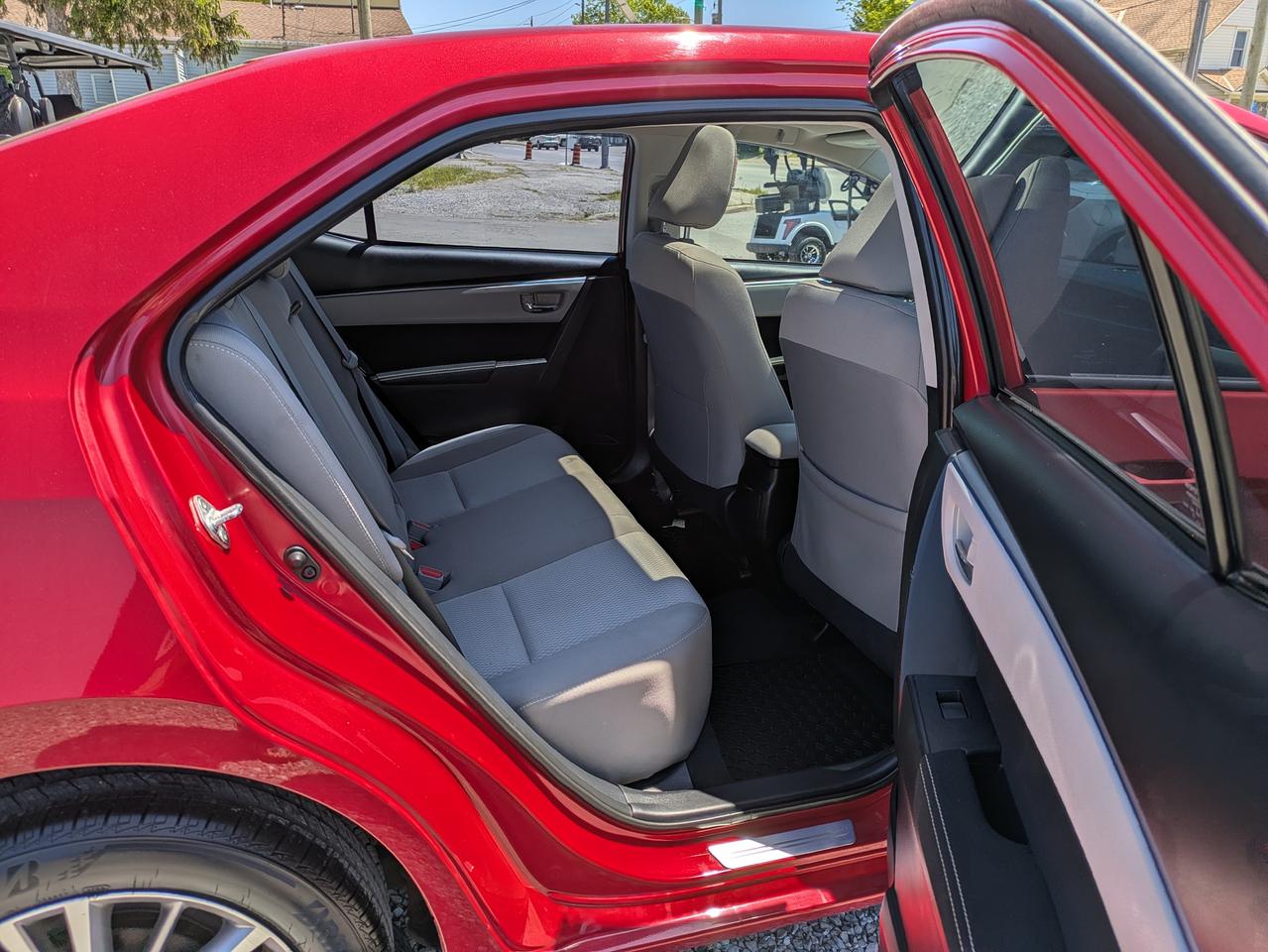 2015 Toyota Corolla LE Photo