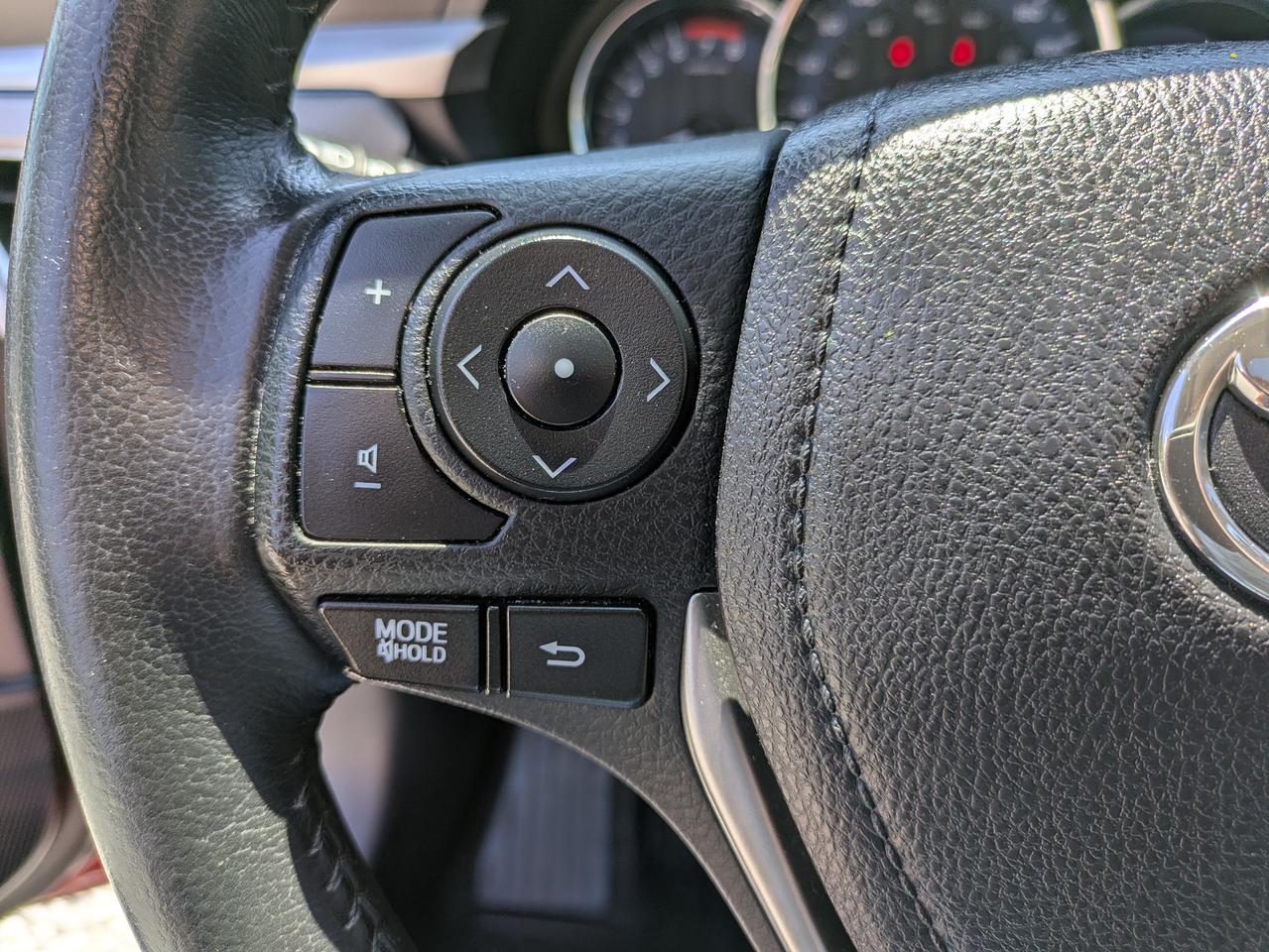 2015 Toyota Corolla LE Photo