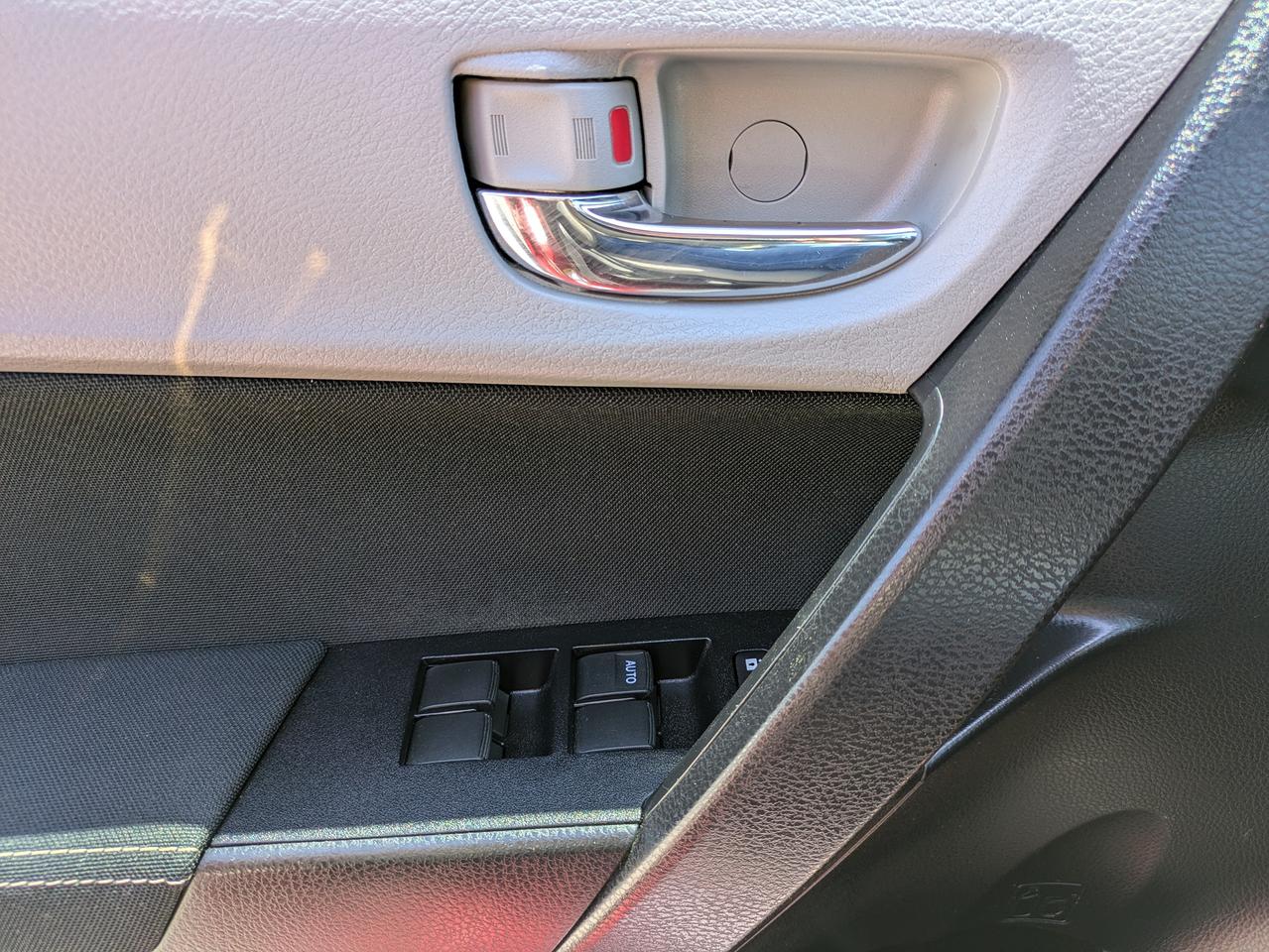 2015 Toyota Corolla LE Photo