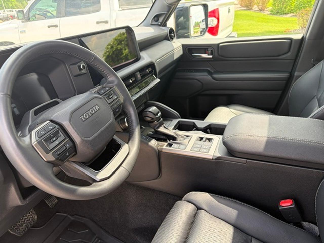 2024 Toyota Land Cruiser Premium Photo4