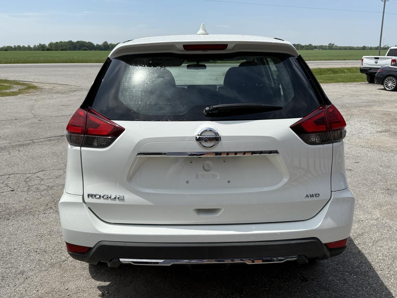 2017 Nissan Rogue S | AWD | Backup Camera | Heated Seats Photo3