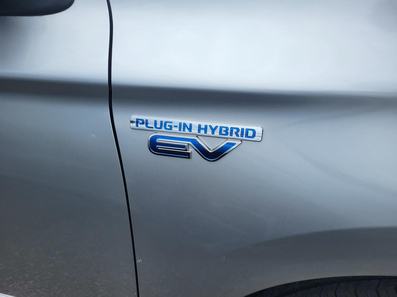2022 Mitsubishi Outlander PHEV SEL Photo