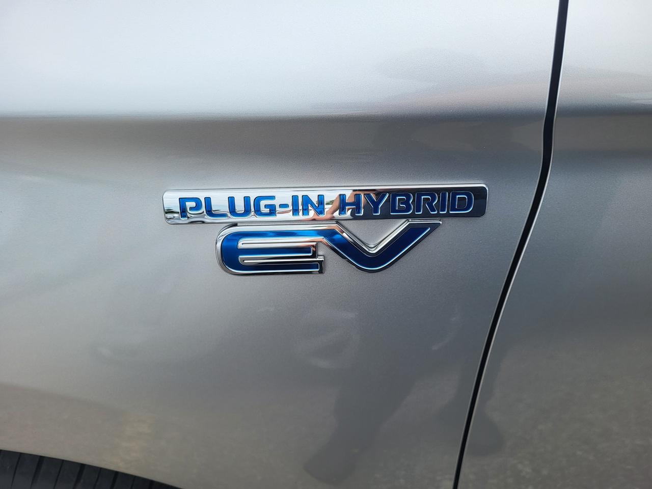 2022 Mitsubishi Outlander PHEV SEL Photo