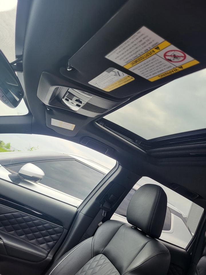 2022 Mitsubishi Outlander PHEV SEL Photo