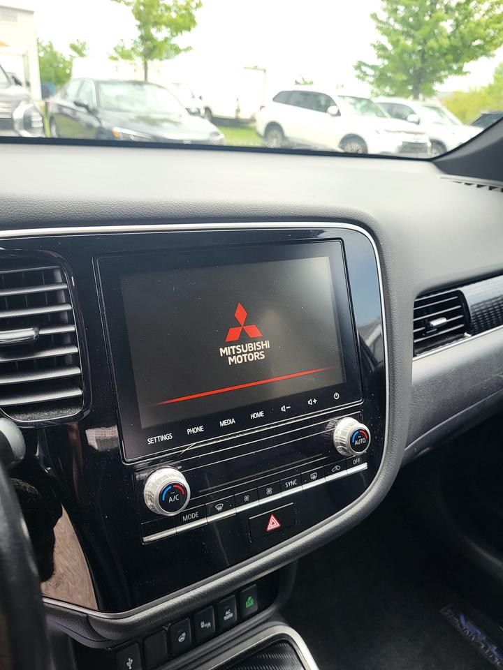 2022 Mitsubishi Outlander PHEV SEL Photo