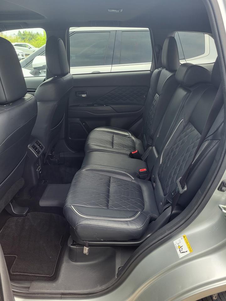 2022 Mitsubishi Outlander PHEV SEL Photo