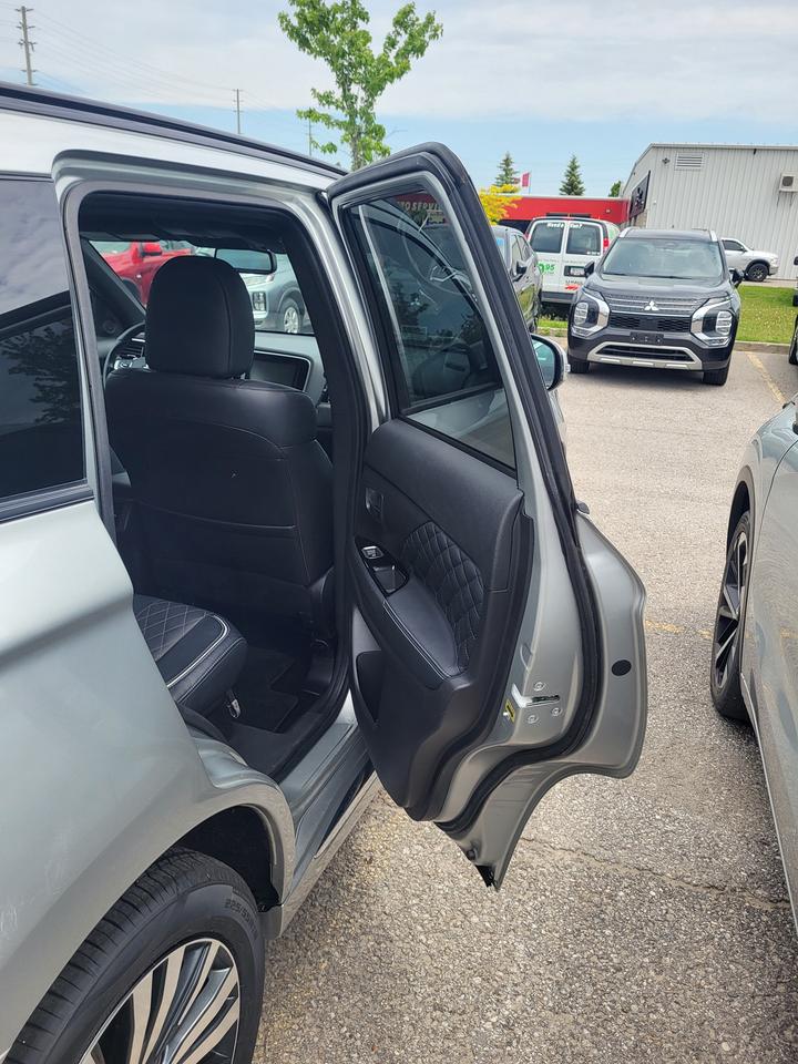 2022 Mitsubishi Outlander PHEV SEL Photo
