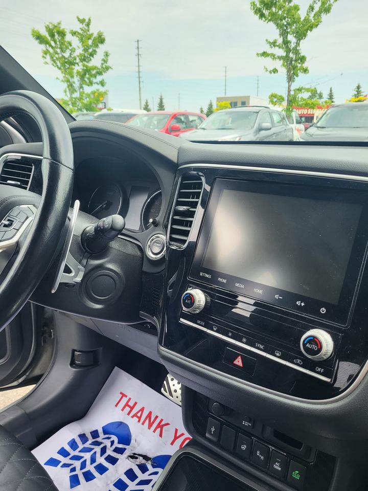 2022 Mitsubishi Outlander PHEV SEL Photo
